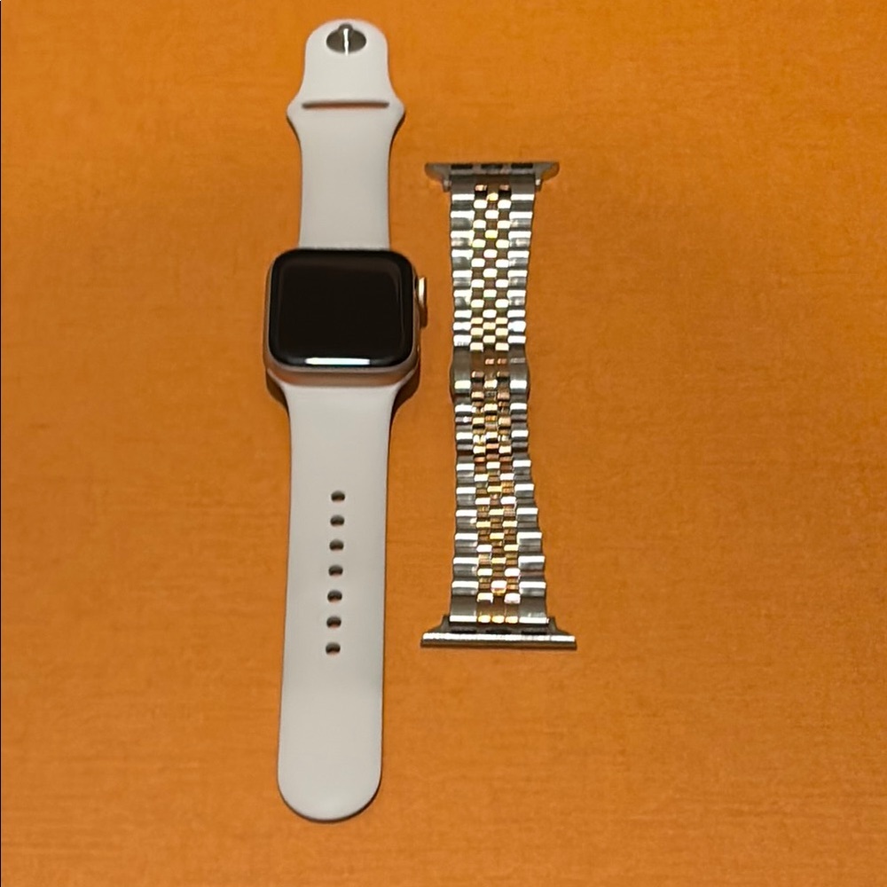 Apple Watch SE with Extra Band